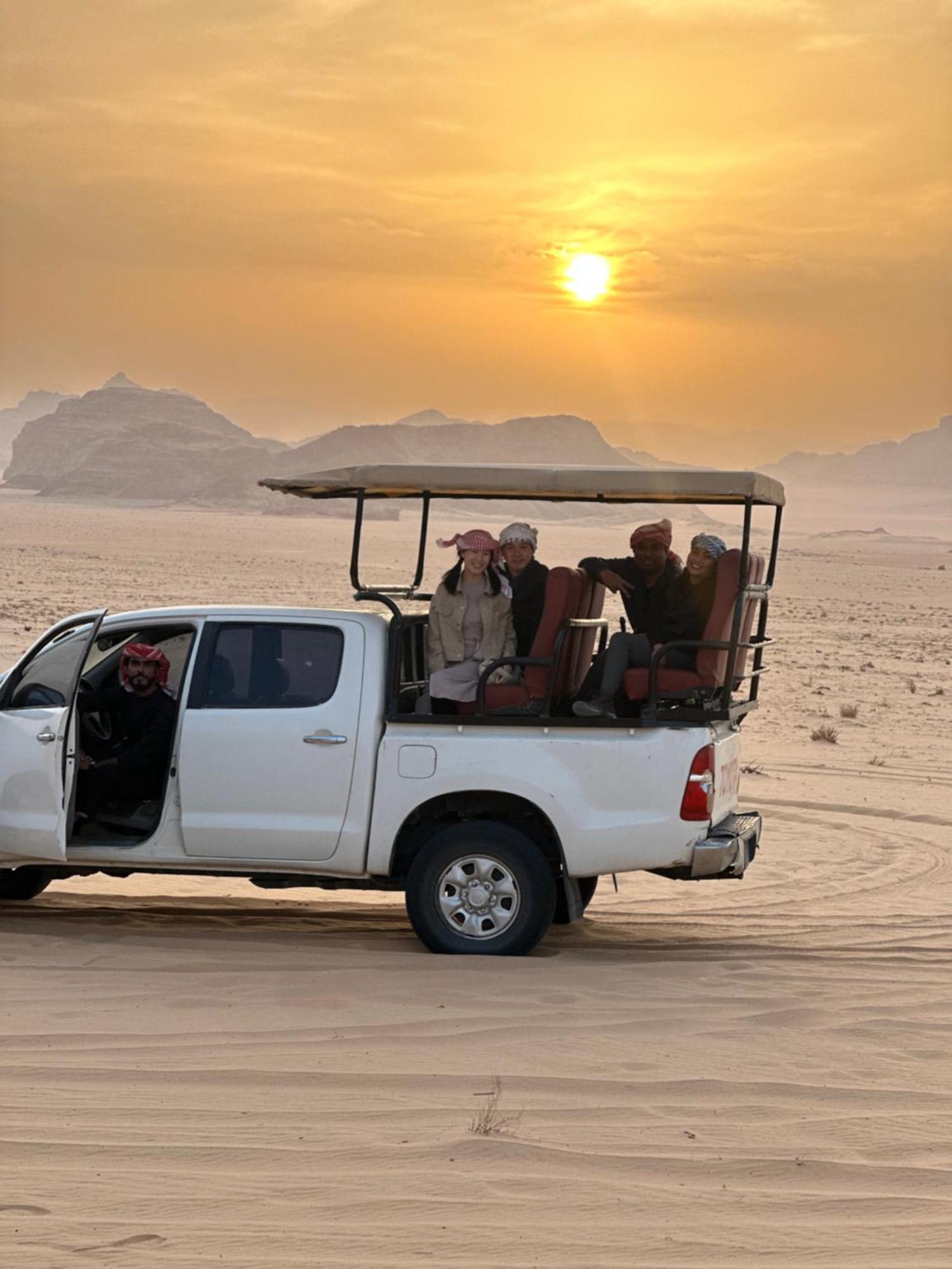 Rum Victoria Luxury Camp Wadi Rum Extérieur photo
